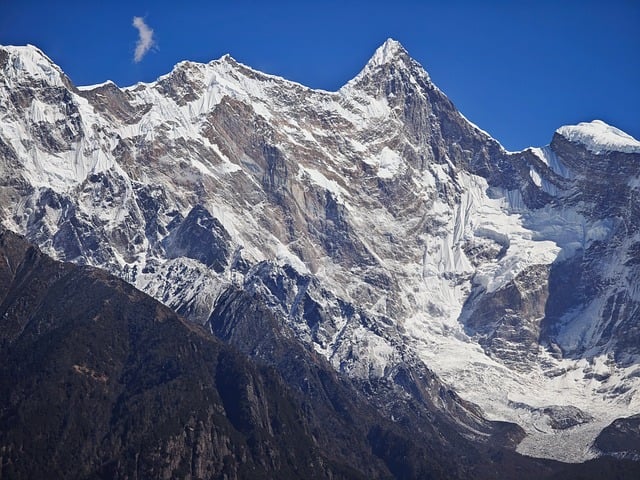 Summer camping destinations along Canadian lakeshores and mountain ranges